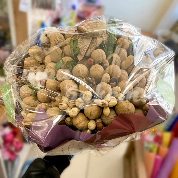 Букет из грецких орехов и кокоса (в упаковке)