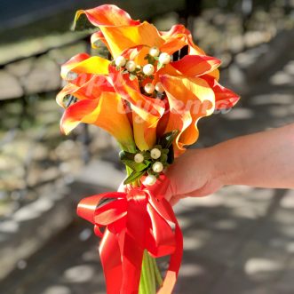 Букет из 11 оранжевых калл