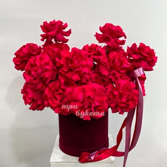 Коробка с красными розами Готча